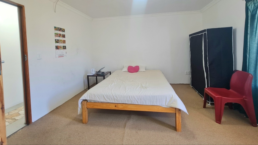 5 Bedroom Property for Sale in Hornlee East Western Cape